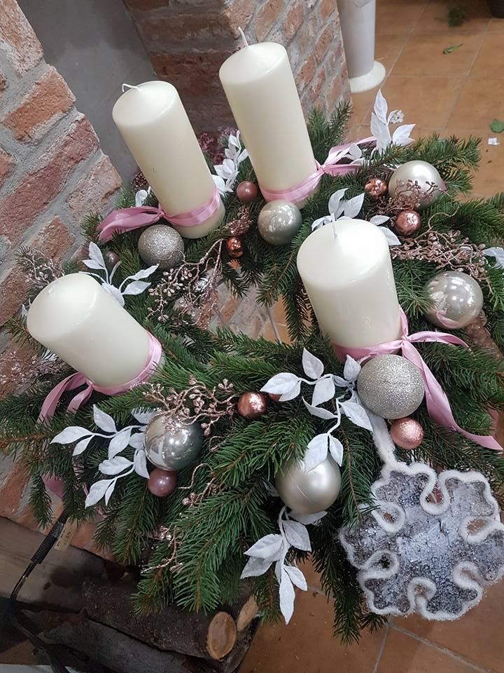 Adventný veniec so sviečkami
